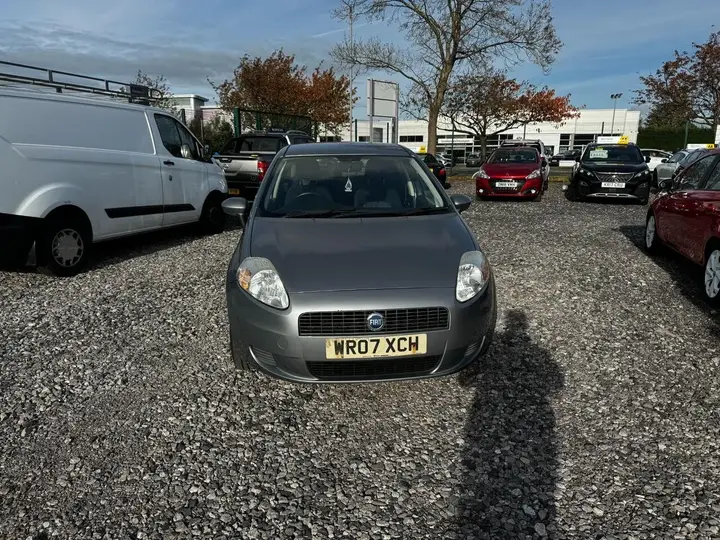 Fiat Grande Punto 2007 photo 2