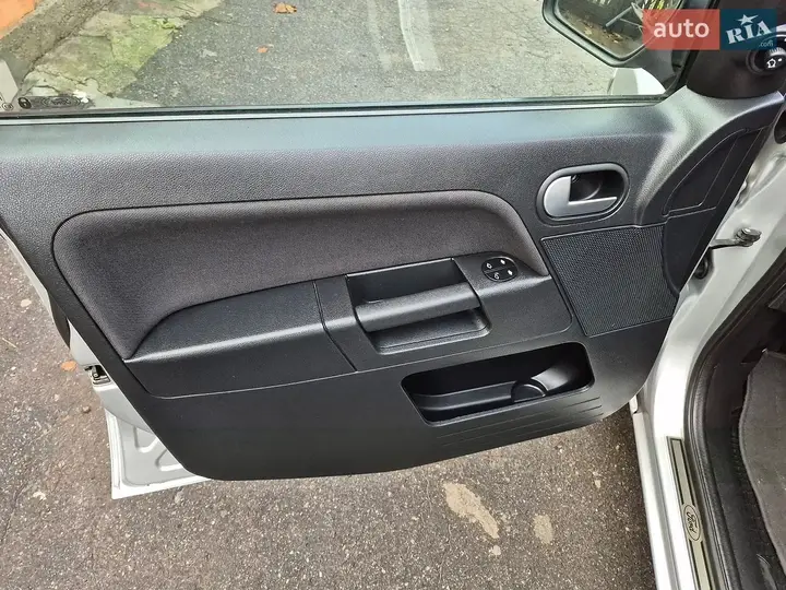 Ford Fusion 2010 photo 3