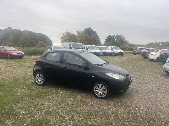 Mazda 2 2009 photo 2