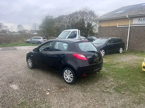 Mazda 2 2009 photo 5