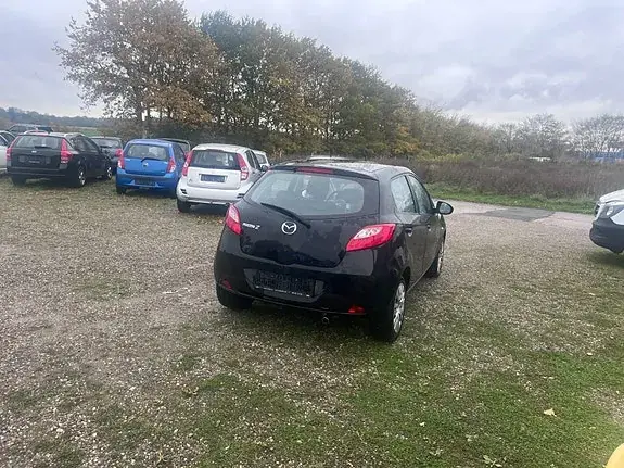 Mazda 2 2009 photo 4