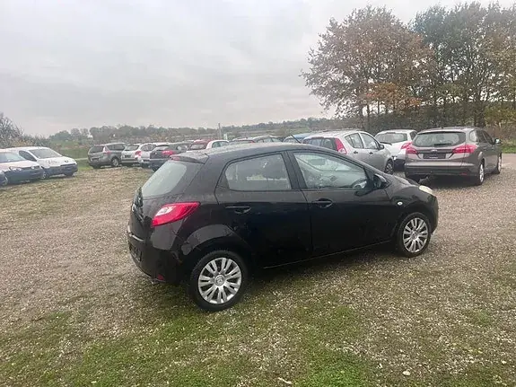 Mazda 2 2009 photo 3