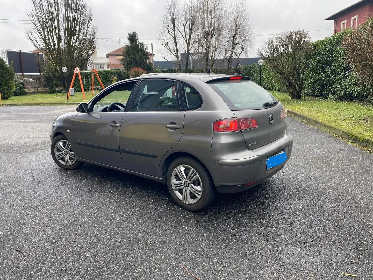 Seat Ibiza 2005 photo 2