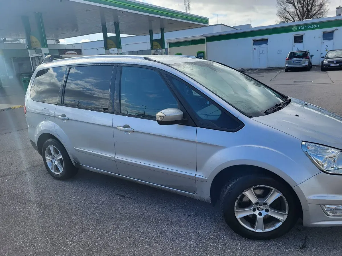 Ford Galaxy 2013 photo 2