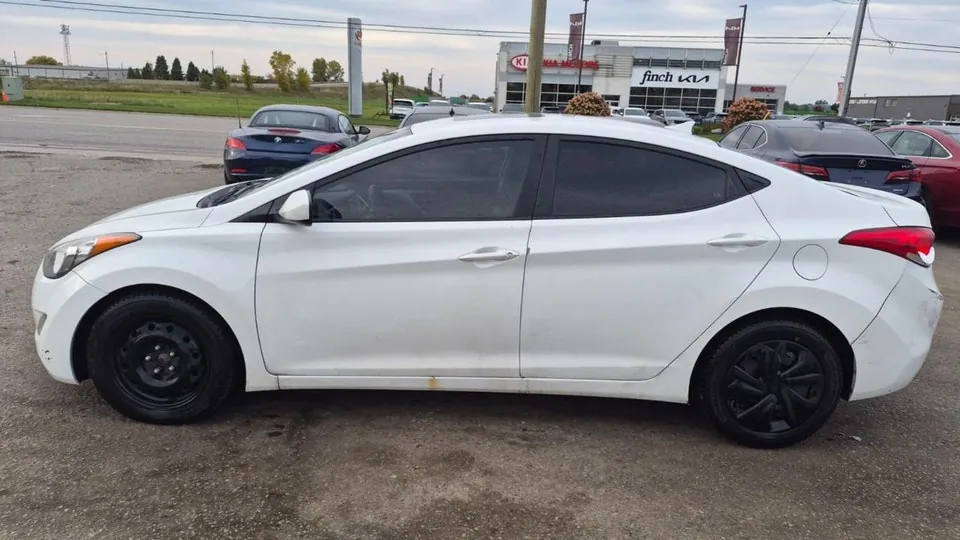Hyundai Elantra 2013 photo 2