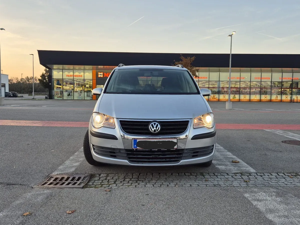 Volkswagen Touran 2007 photo 2