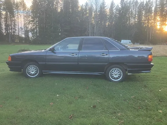 Audi 100 1984 photo 3