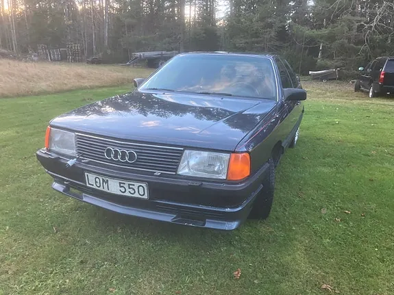 Audi 100 1984 photo 4