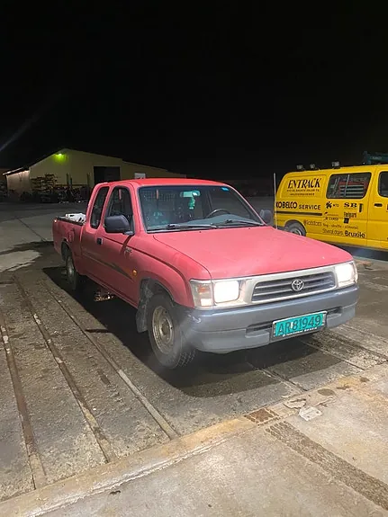 Toyota Hilux 2001 photo 2