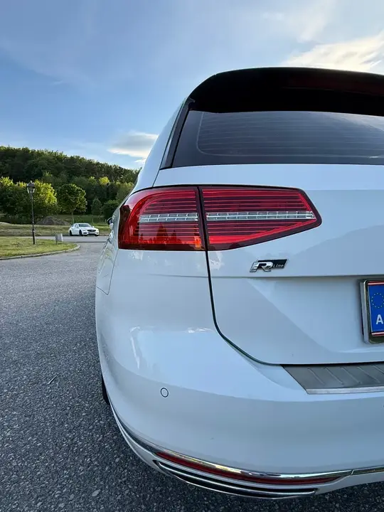 Volkswagen Passat 2018 photo 2