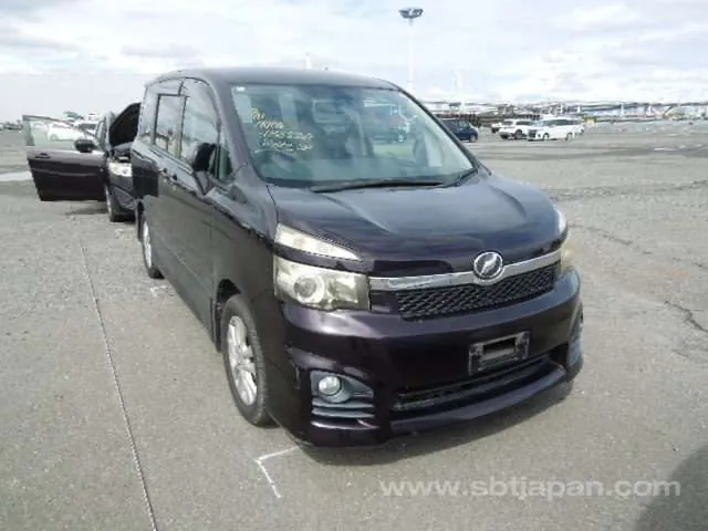 Toyota Voxy Zs