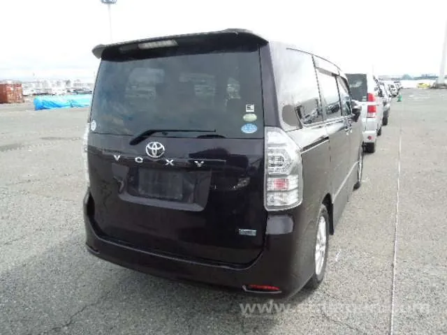 Toyota Voxy Zs 2010 photo 4