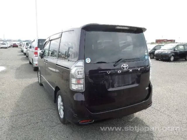 Toyota Voxy Zs 2010 photo 3