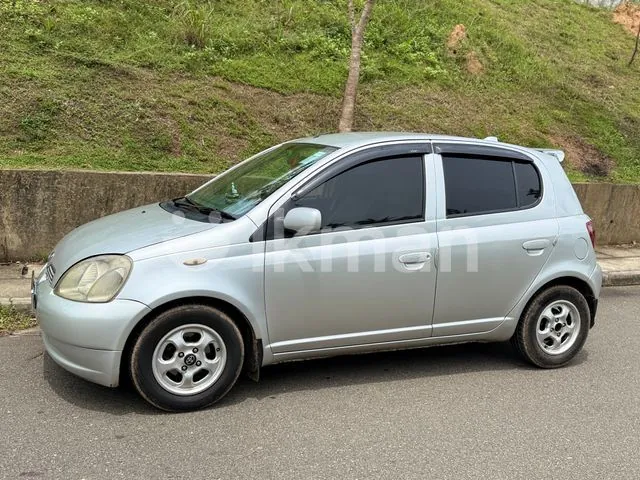 Toyota Vitz 2000 photo 2