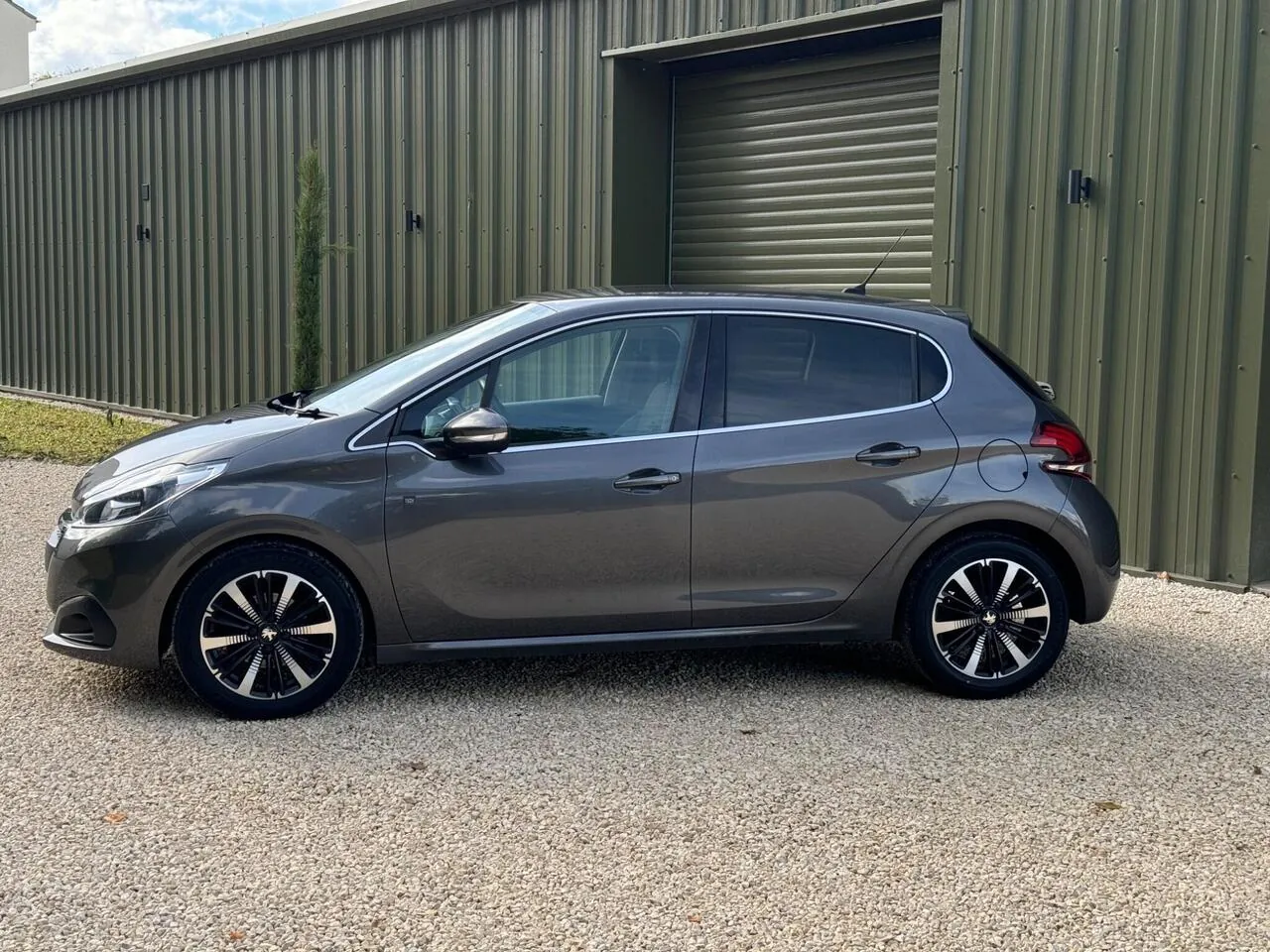 Peugeot 208 2019 photo 4