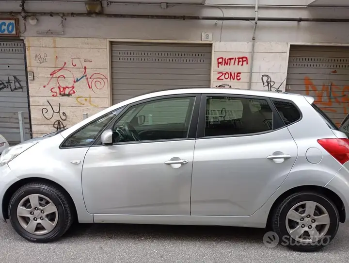 Kia Venga 2011 photo 2
