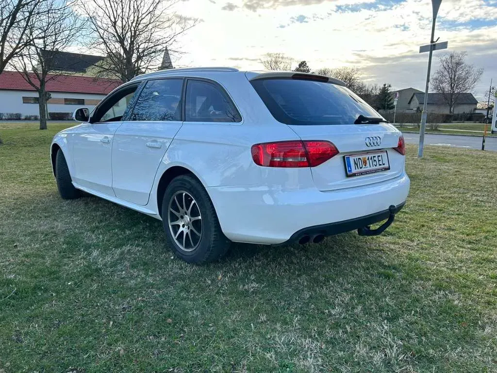 Audi A4 2009 photo 2