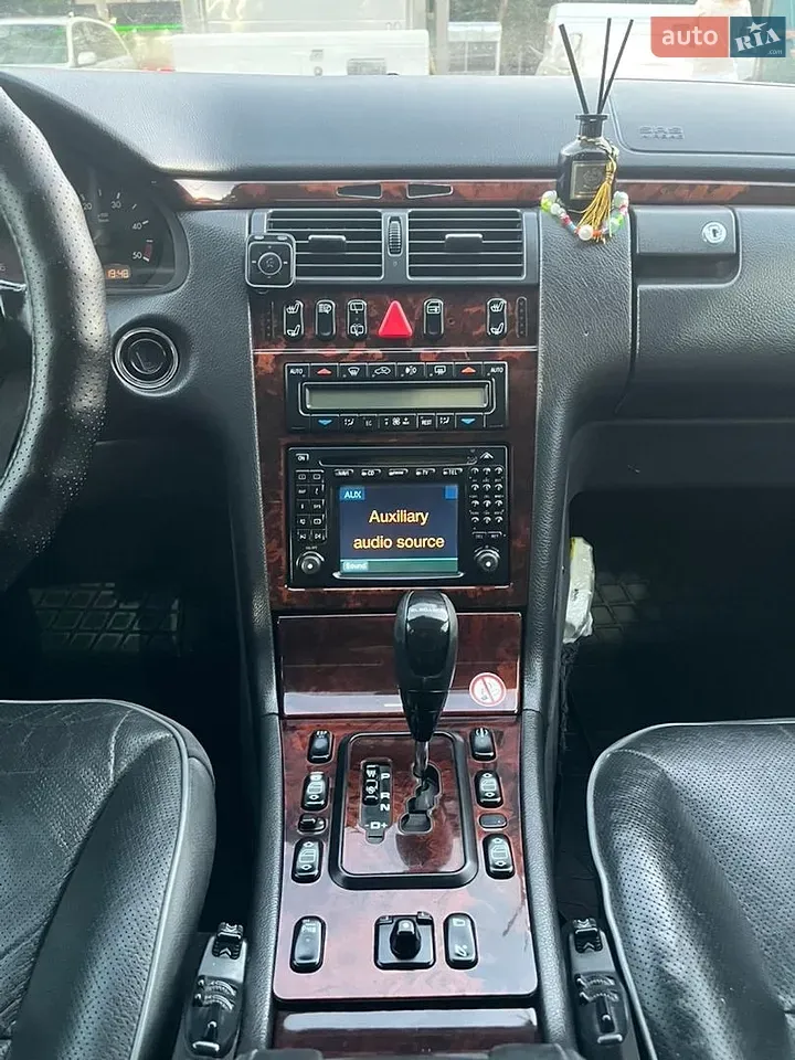Mercedes-Benz E-Class 2001 photo 3