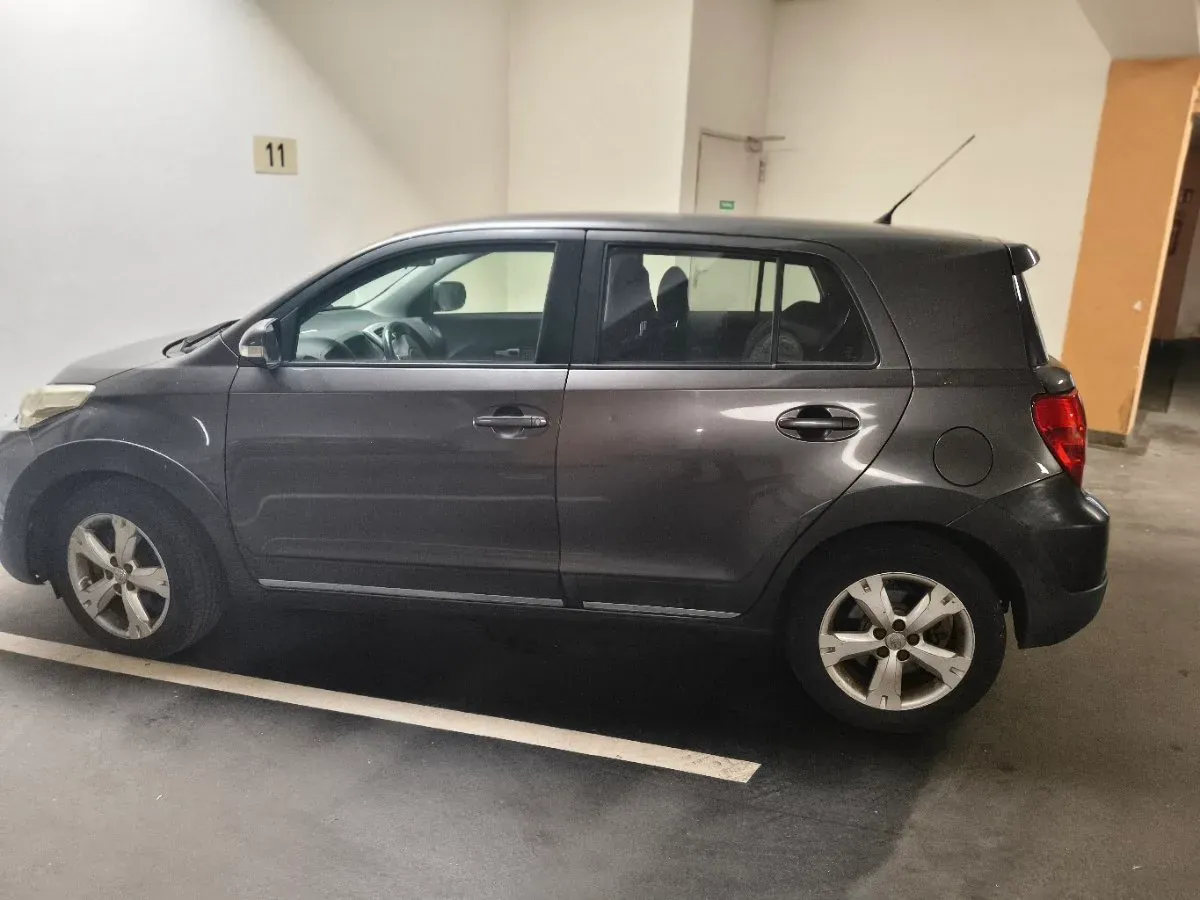 Toyota Urban Cruiser 2009 photo 2