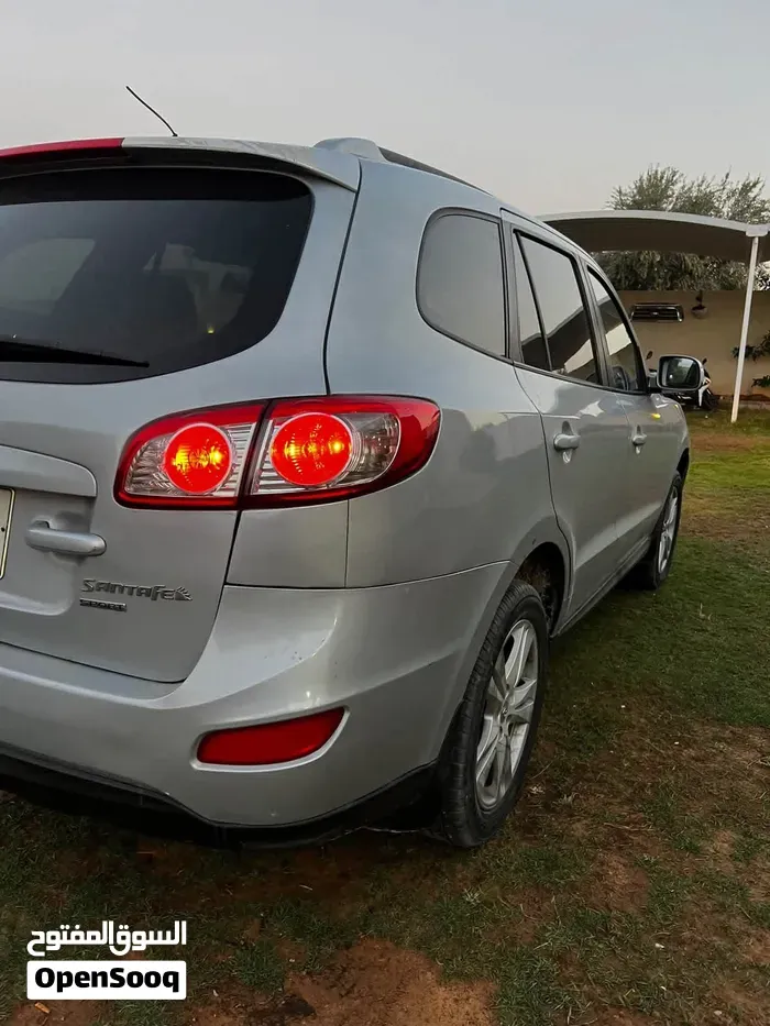 Hyundai Santa Fe 2012 photo 2