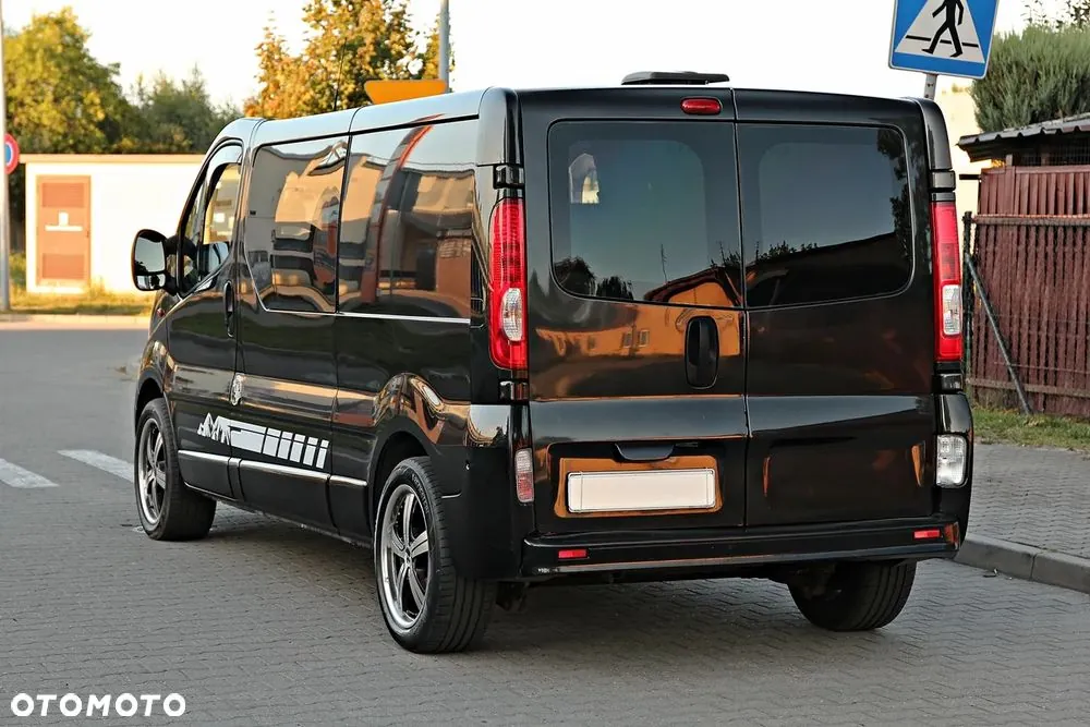 Opel Vivaro 2010 photo 4