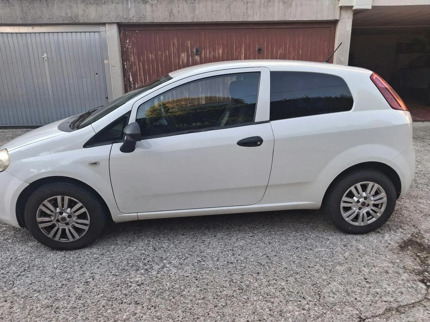 Fiat Punto 2010 photo 2