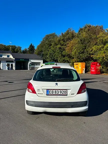 Peugeot 207 2010 photo 3