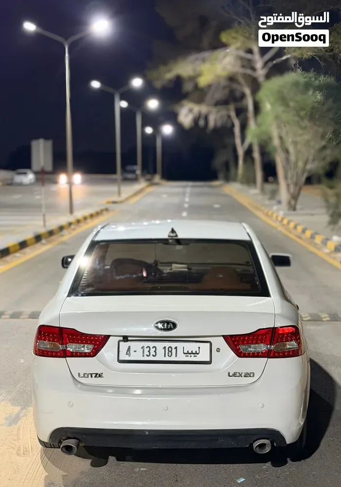 Kia Lotze 2010 photo 2