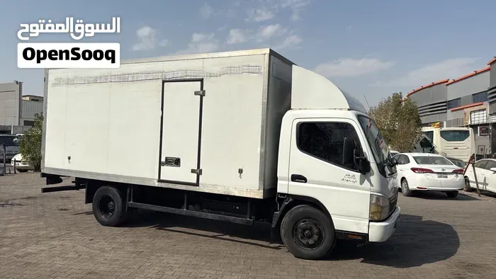 Mitsubishi Canter 2012 photo 2