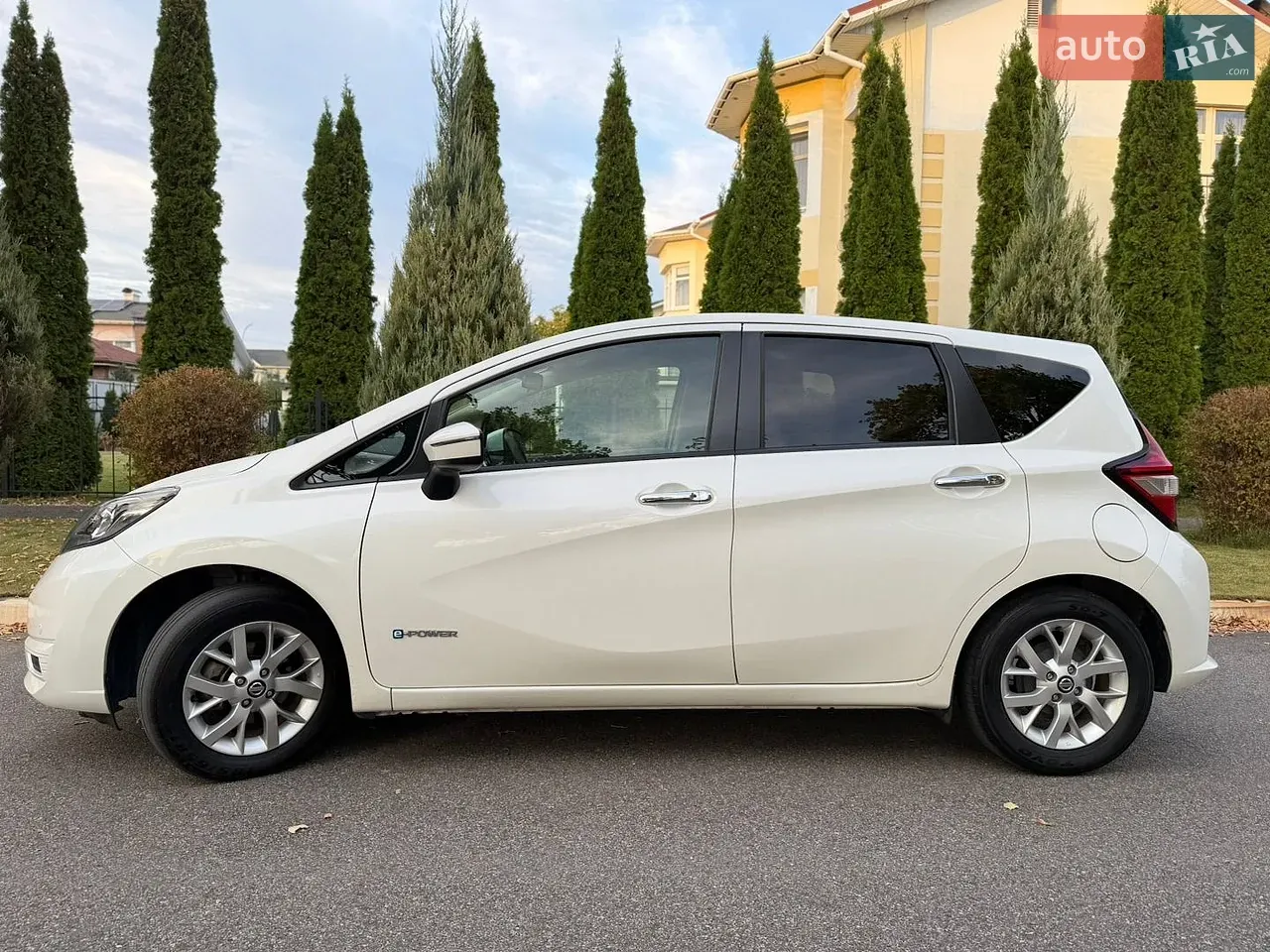 Nissan Note 2018 photo 2
