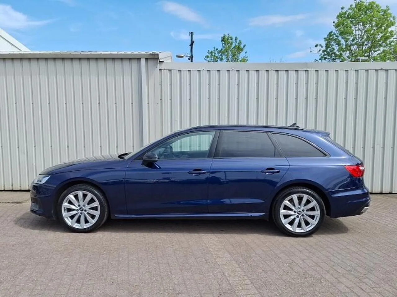 Audi A4 Avant 2021 photo 4
