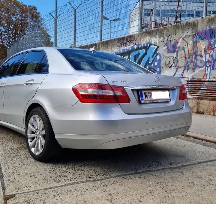 Mercedes-Benz E-Class 2010 photo 3