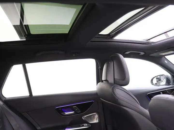 Mercedes-Benz C-Class 2023 photo 2