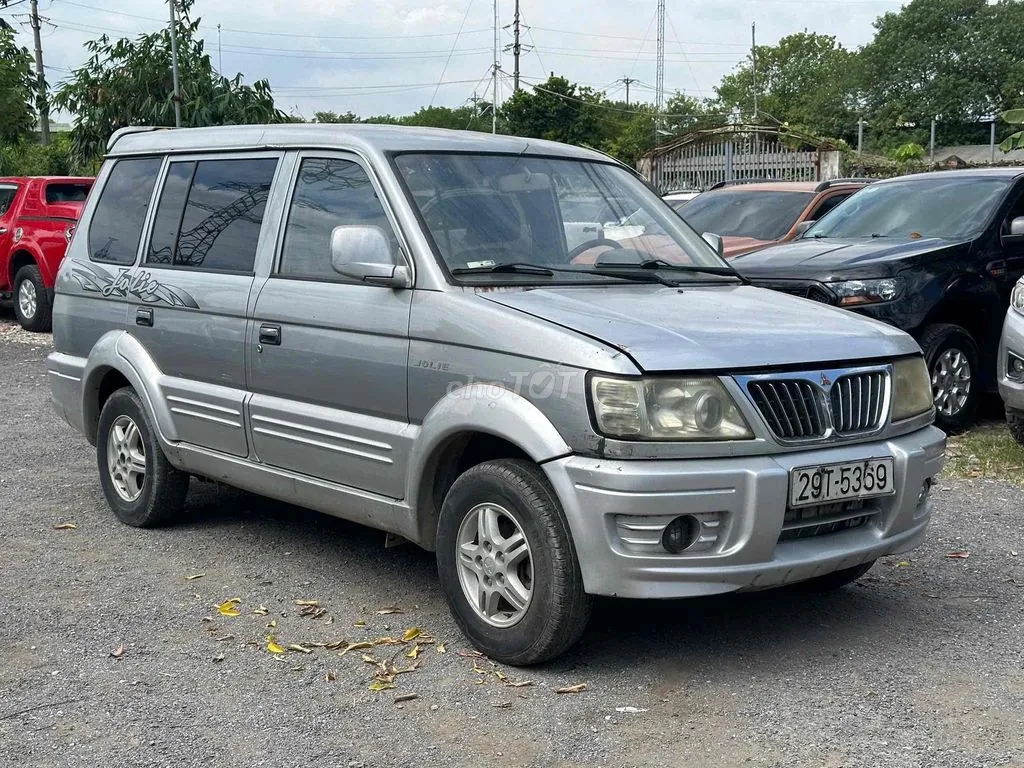 Mitsubishi Jolie