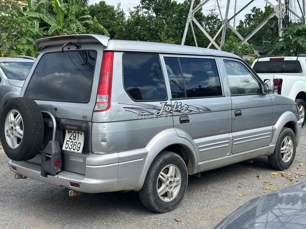 Mitsubishi Jolie 2003 photo 5