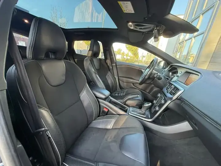 Volvo V40 2019 photo 2