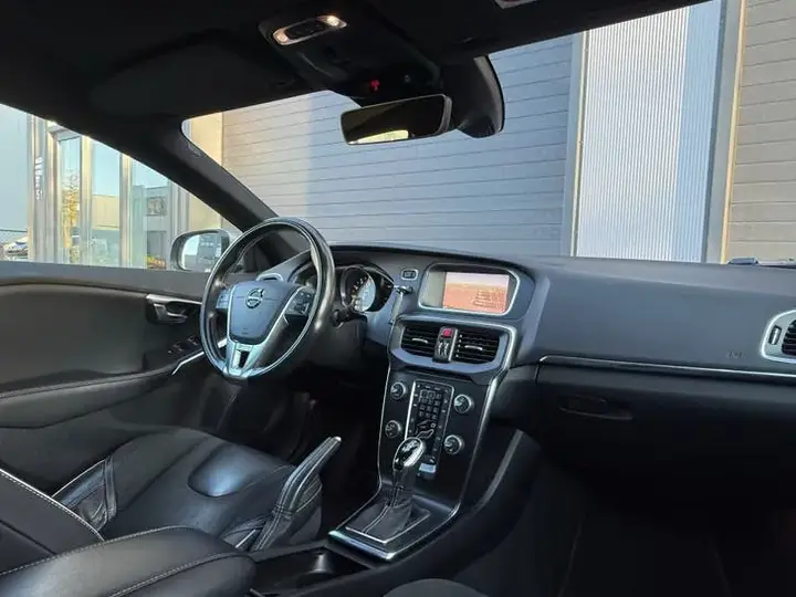 Volvo V40 2019 photo 3