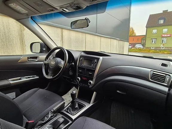 Subaru Forester 2011 photo 4
