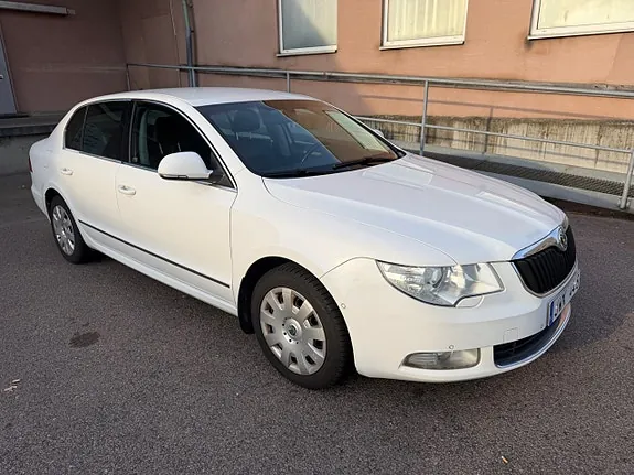 Skoda Superb 2009 photo 2