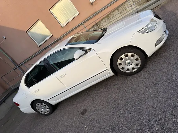 Skoda Superb 2009 photo 5