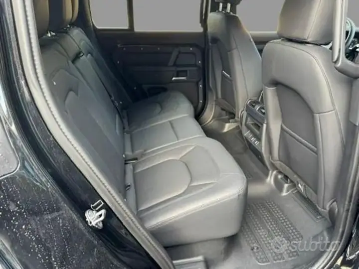 Land Rover Defender 2026 photo 5