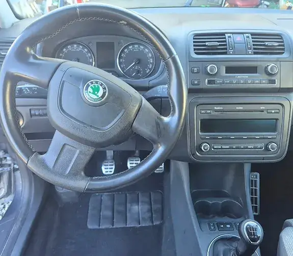 Skoda Fabia 2012 photo 4