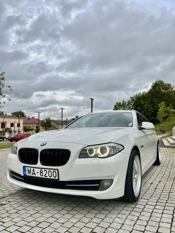 BMW 520 2011 photo 2