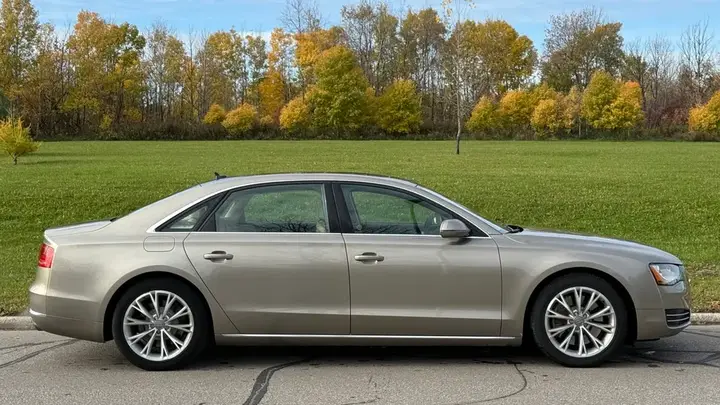 Audi A8 2011 photo 4
