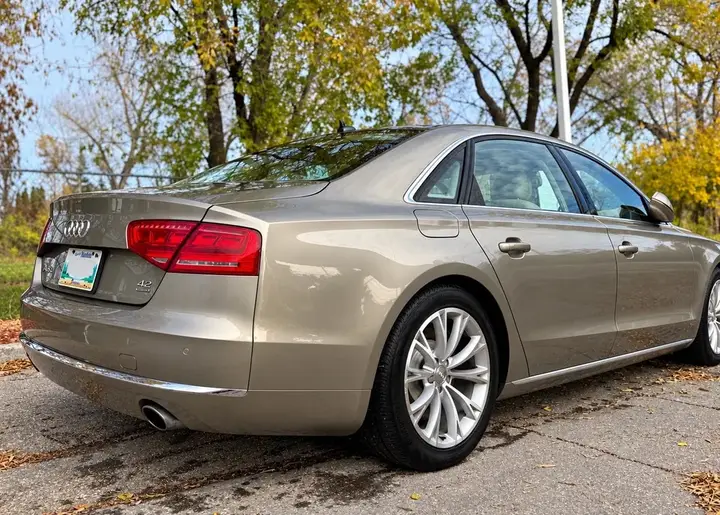 Audi A8 2011 photo 3