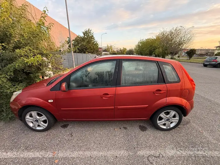 Ford Fiesta 2007 photo 2