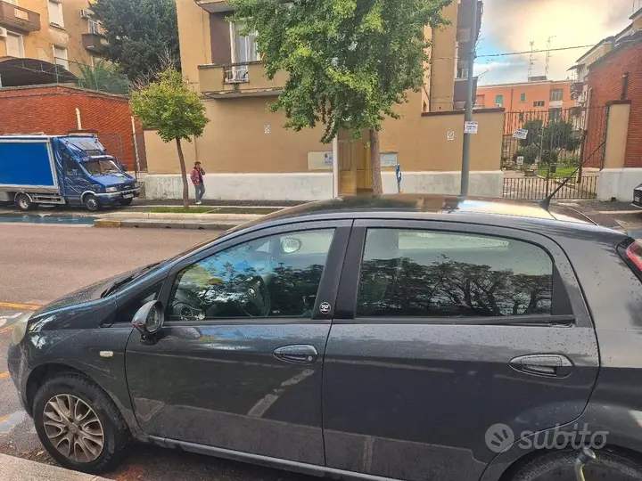 Fiat Punto Evo 2011 photo 2