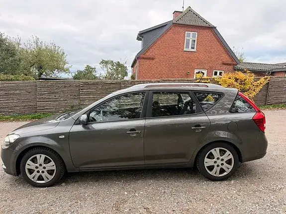 Kia Ceed 2011 photo 3
