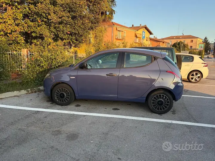 Lancia Ypsilon