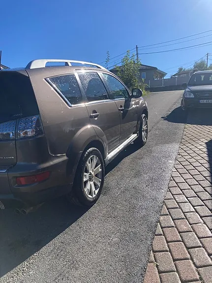 Mitsubishi Outlander 2010 photo 4